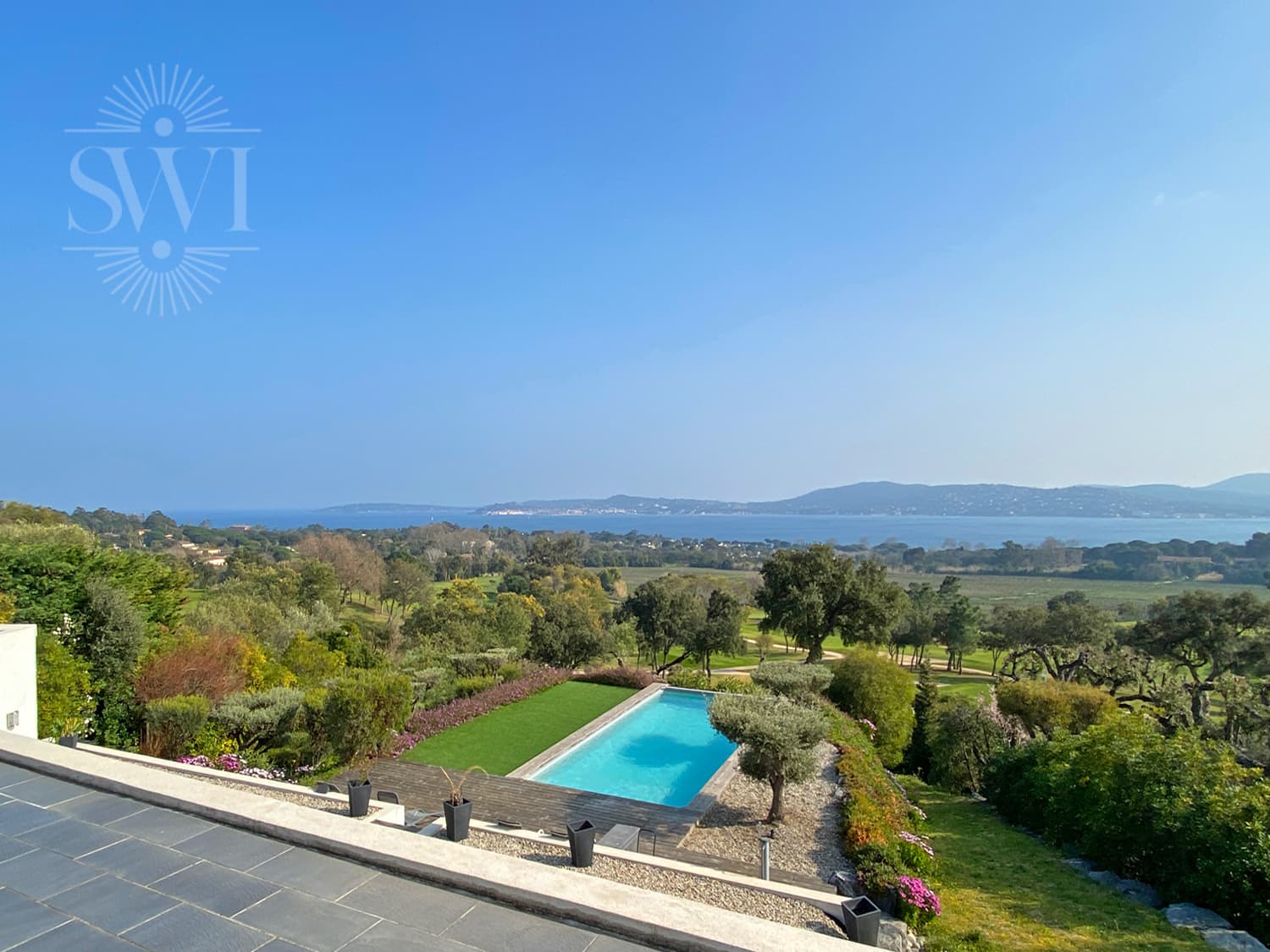 MAGNIFIQUE VUE MER SUR LE GOLFE DE SAINT-TROPEZ