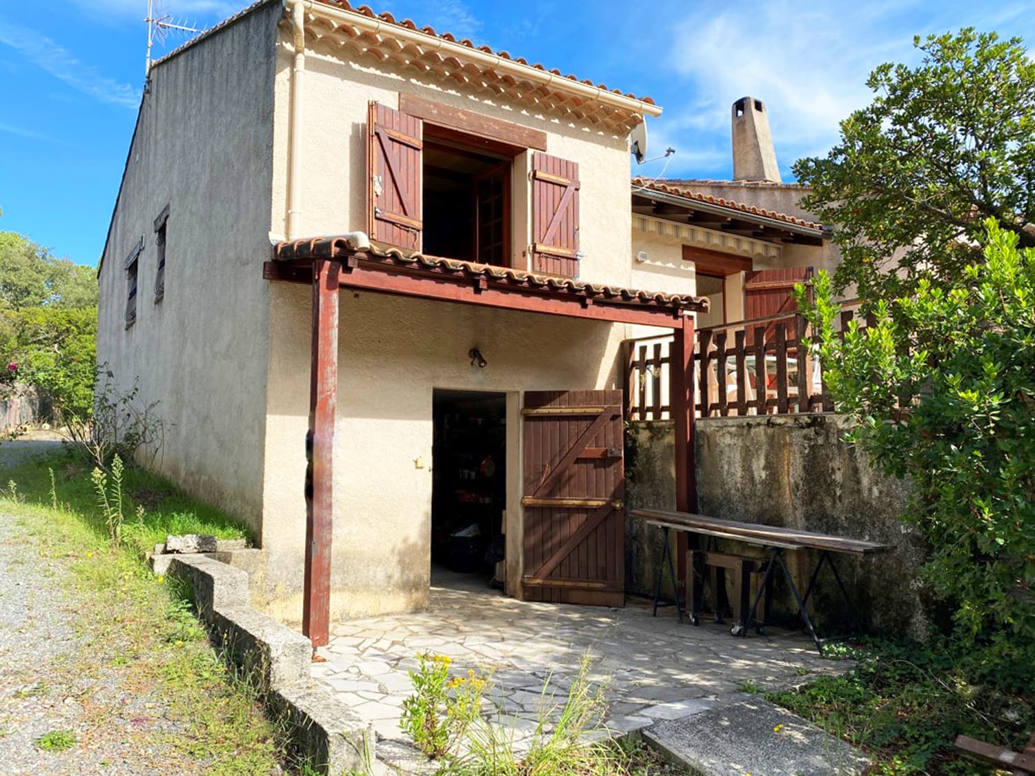 MAISON À RÉNOVER, PISCINE ET BEAU TERRAIN