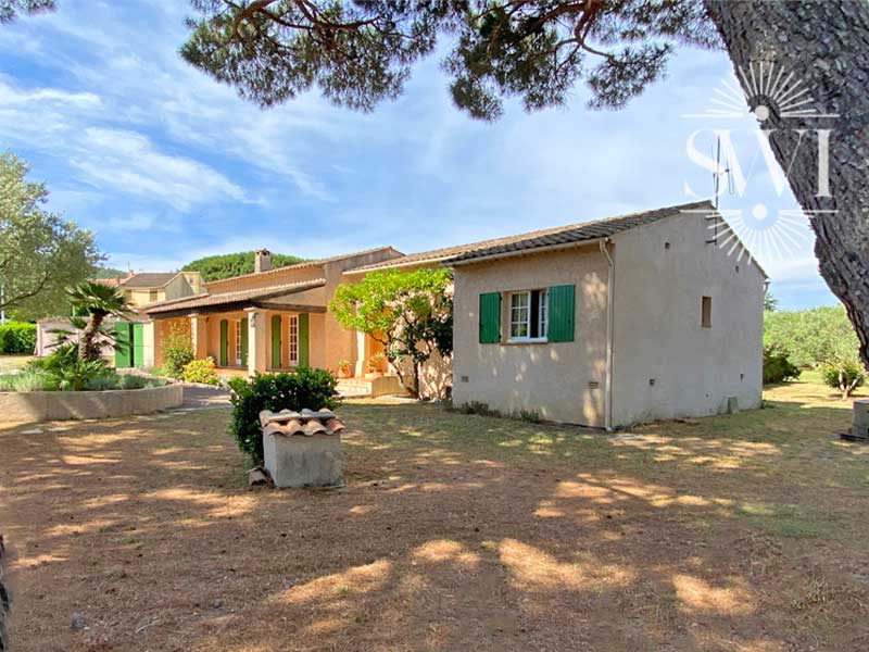 VENDU - VILLA À L'ENTRÉE DE ST-TROPEZ, PISCINE, PROCHE PLAGE