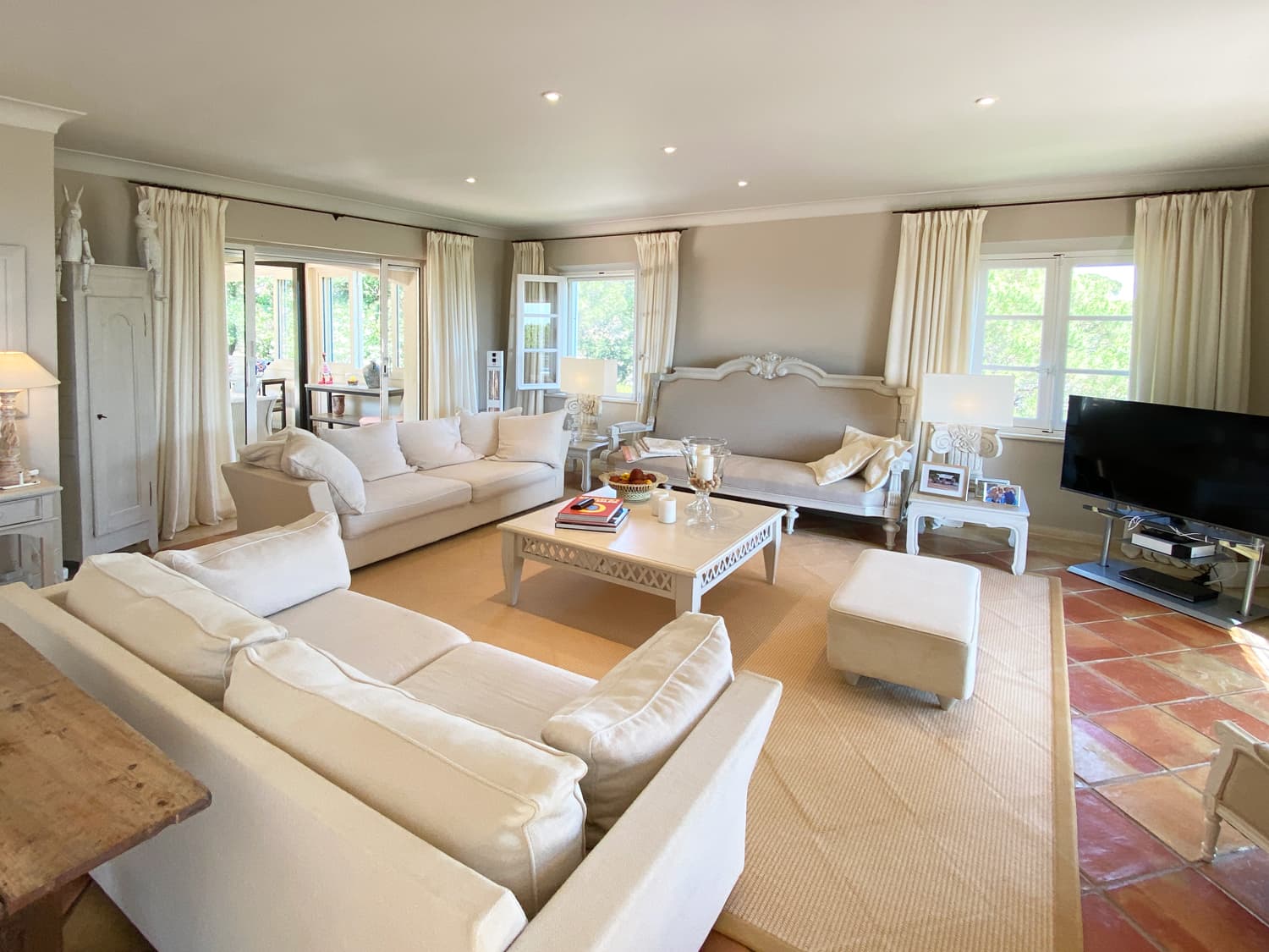 Meerblick, Pool und ruhig gelegen: Villa mit 4 Schlafzimmern