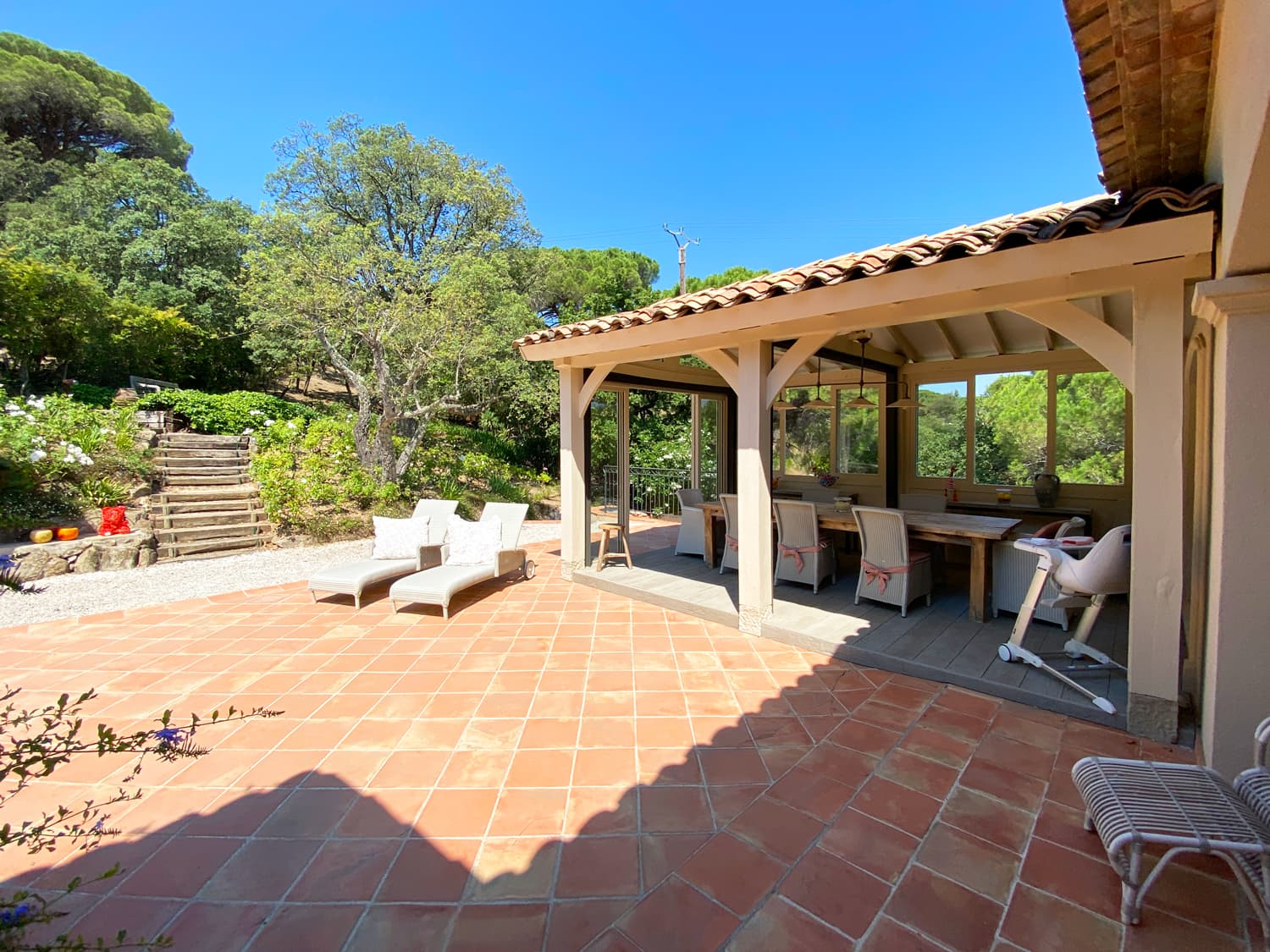 Meerblick, Pool und ruhig gelegen: Villa mit 4 Schlafzimmern