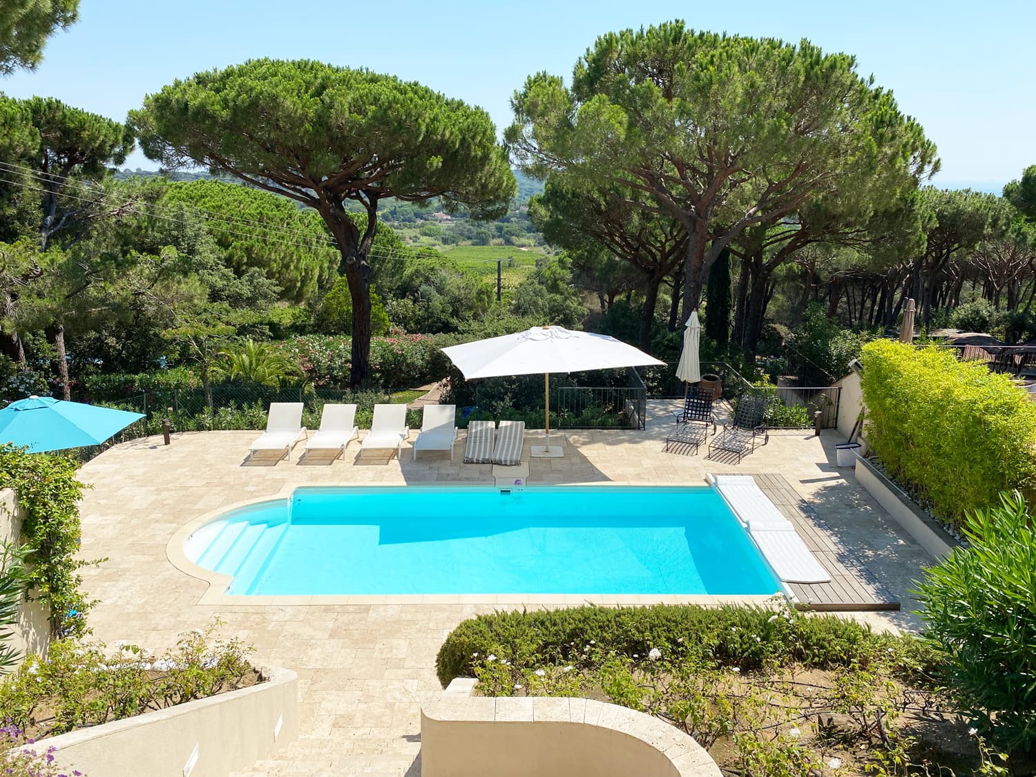 Meerblick, Pool und ruhig gelegen: Villa mit 4 Schlafzimmern