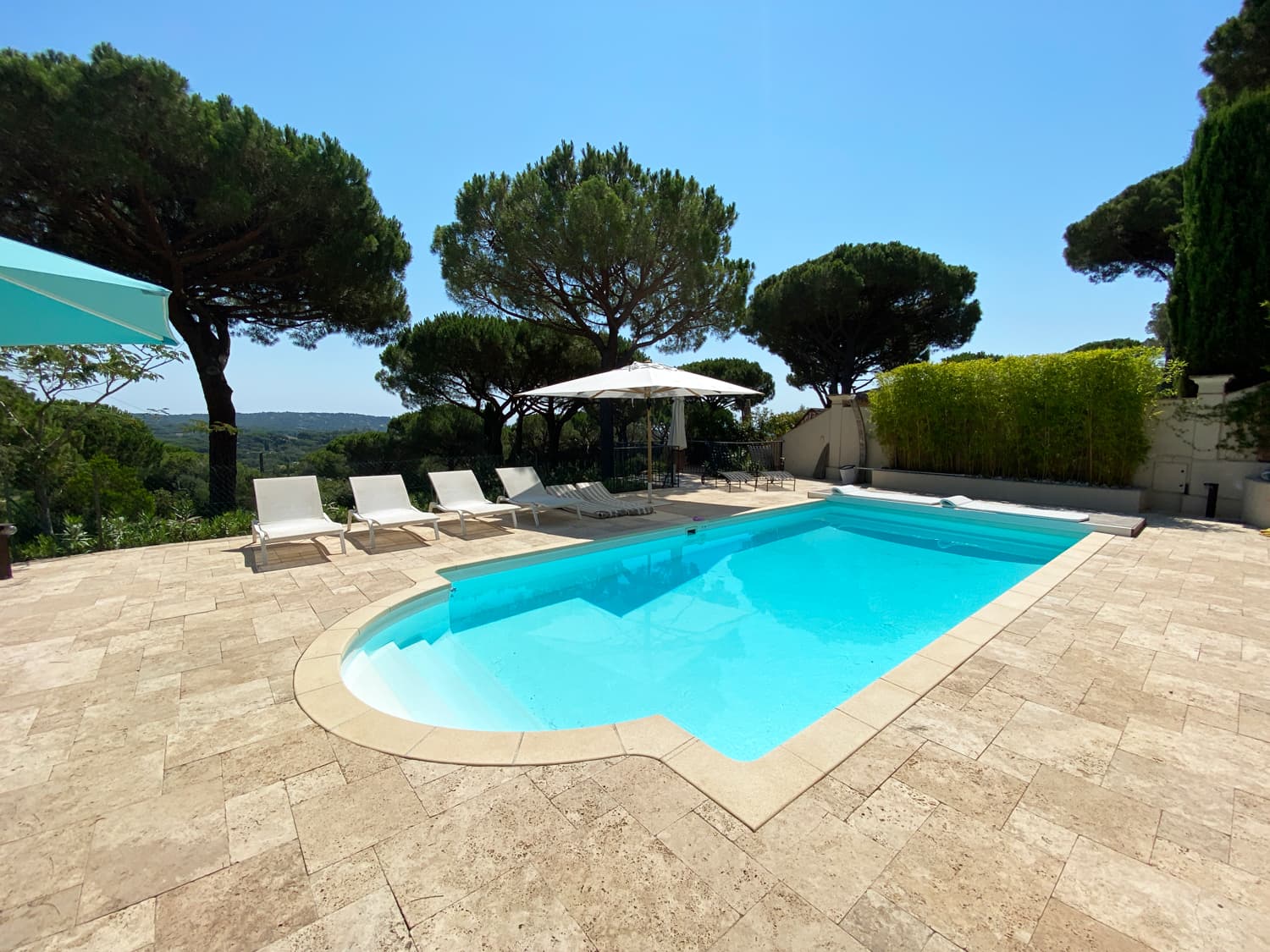Meerblick, Pool und ruhig gelegen: Villa mit 4 Schlafzimmern