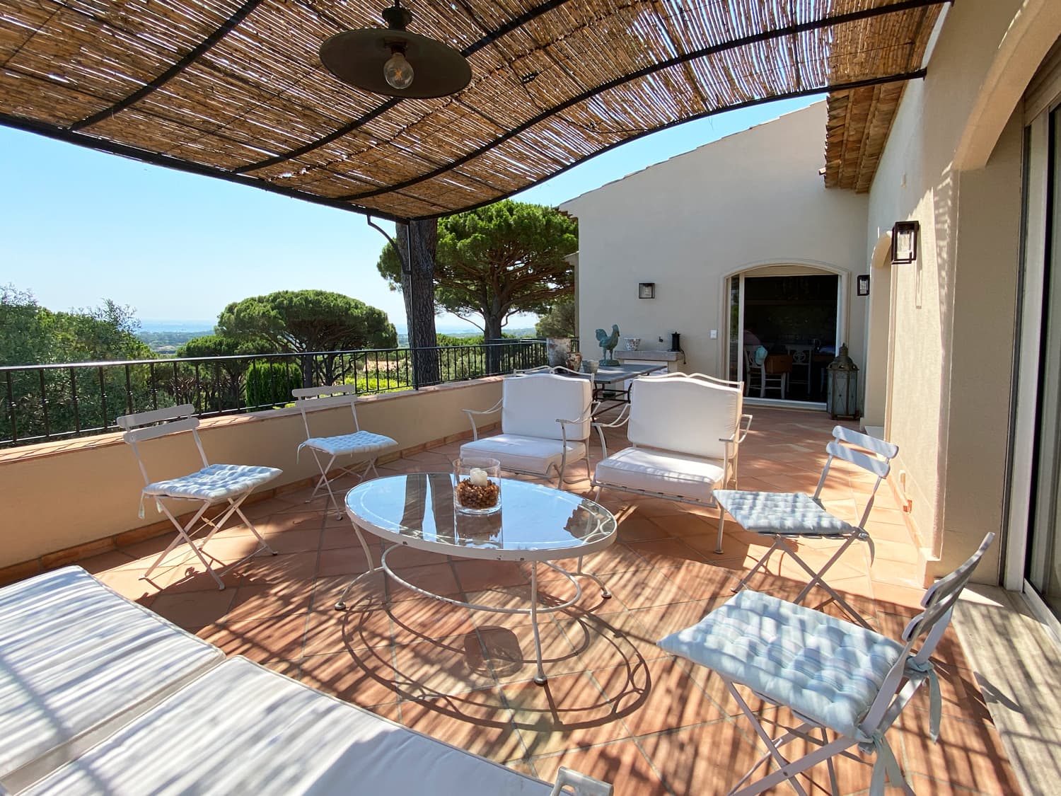 Meerblick, Pool und ruhig gelegen: Villa mit 4 Schlafzimmern