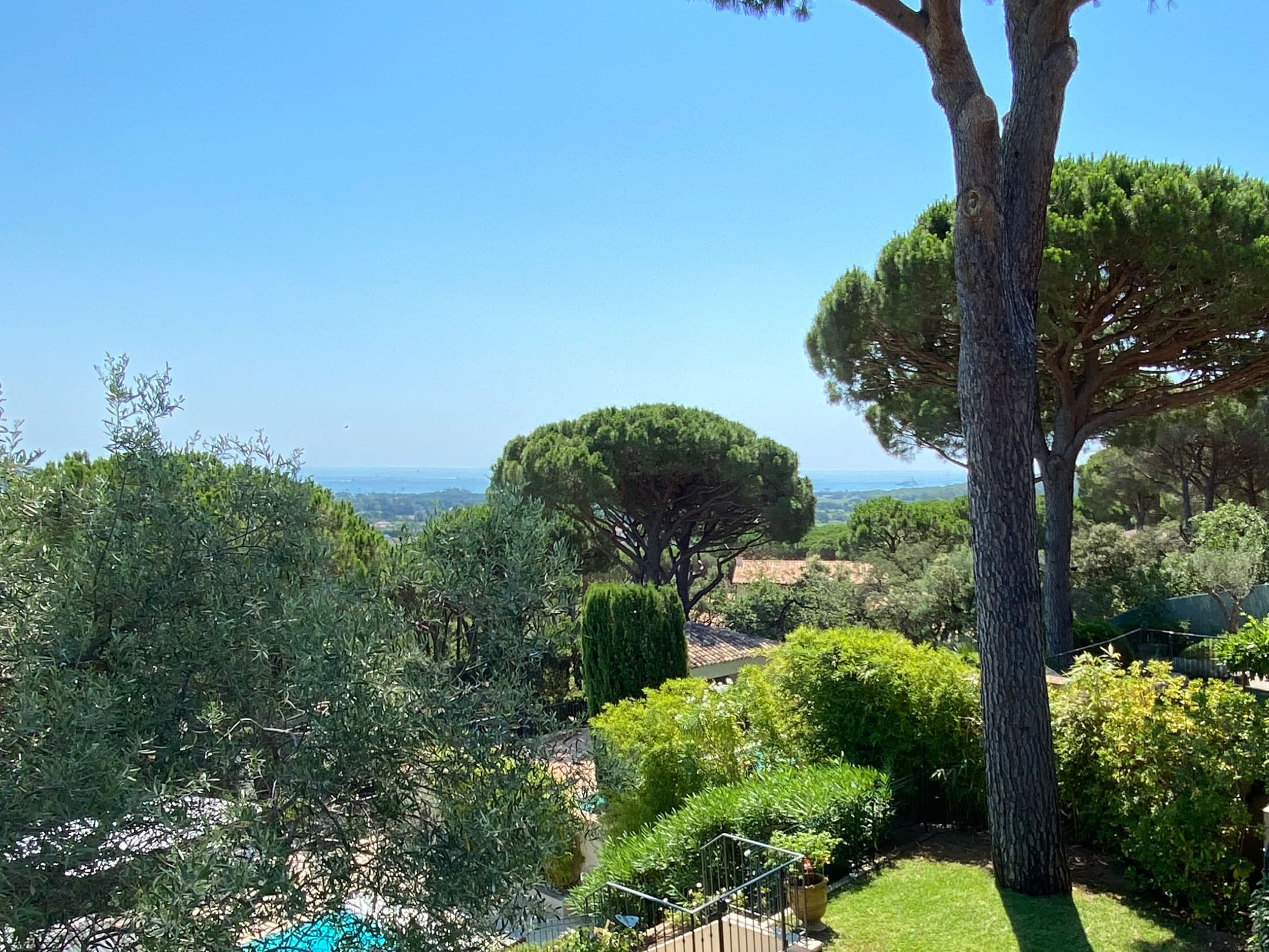 Meerblick, Pool und ruhig gelegen: Villa mit 4 Schlafzimmern