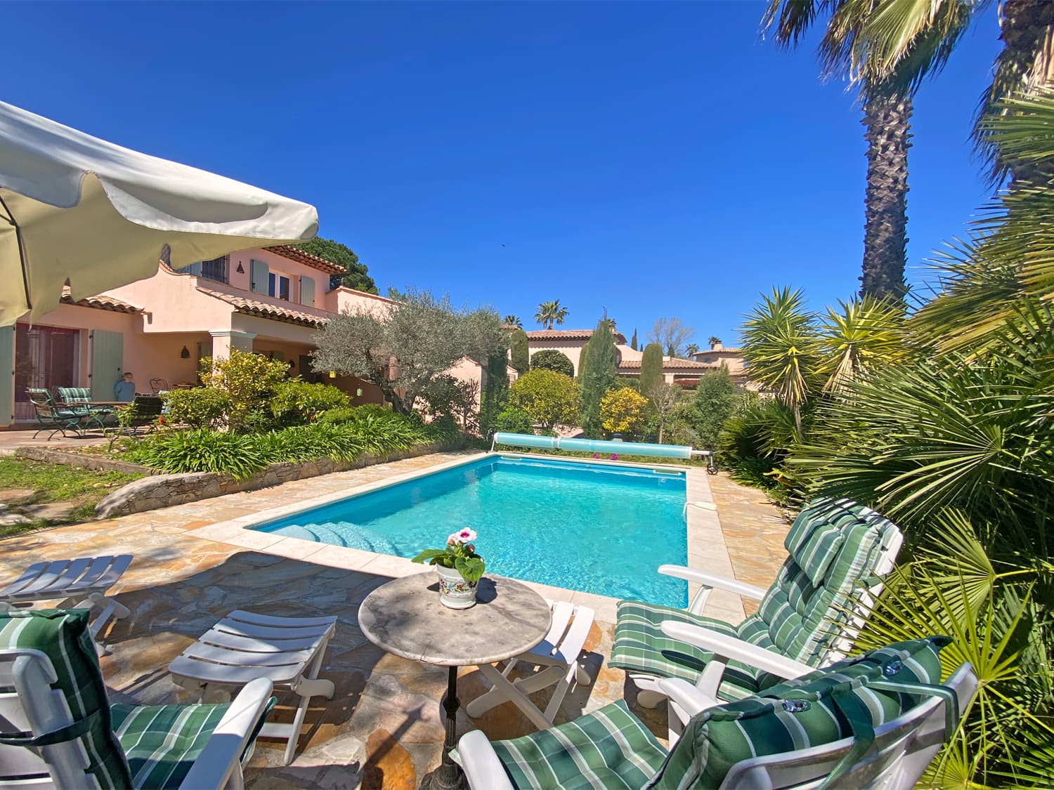 Nice villa in a quiet area, swimming pool