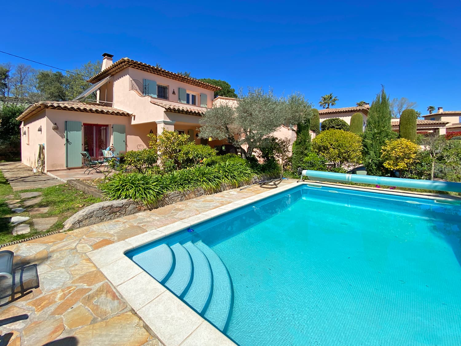 Nice villa in a quiet area, swimming pool