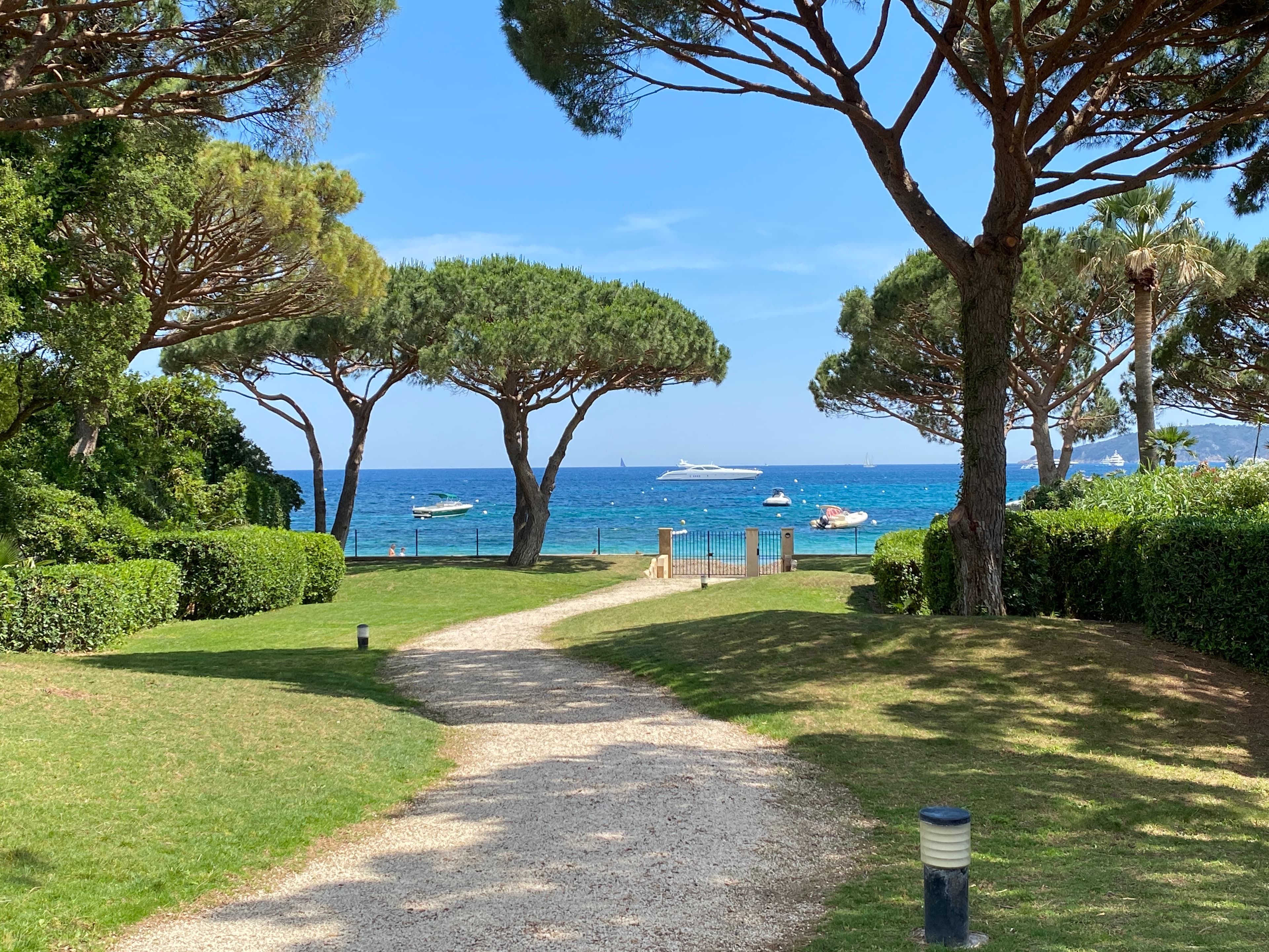 SEA VIEW VILLA - BEACH ON FOOT - PRESTIGIOUS DOMAIN