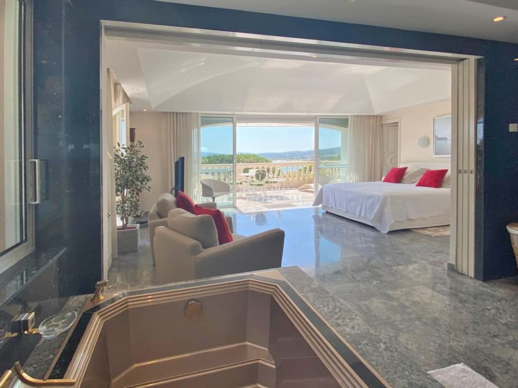 SEA VIEW VILLA - BEACH ON FOOT - PRESTIGIOUS DOMAIN