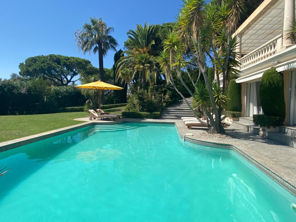 SEA VIEW VILLA - BEACH ON FOOT - PRESTIGIOUS DOMAIN