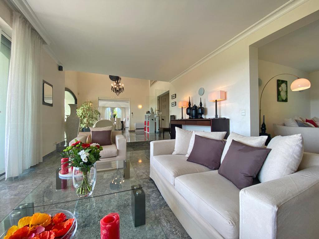 SEA VIEW VILLA - BEACH ON FOOT - PRESTIGIOUS DOMAIN