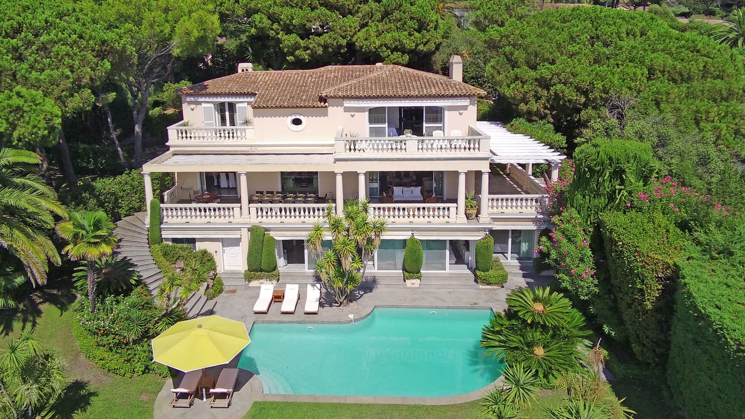 SEA VIEW VILLA - BEACH ON FOOT - PRESTIGIOUS DOMAIN
