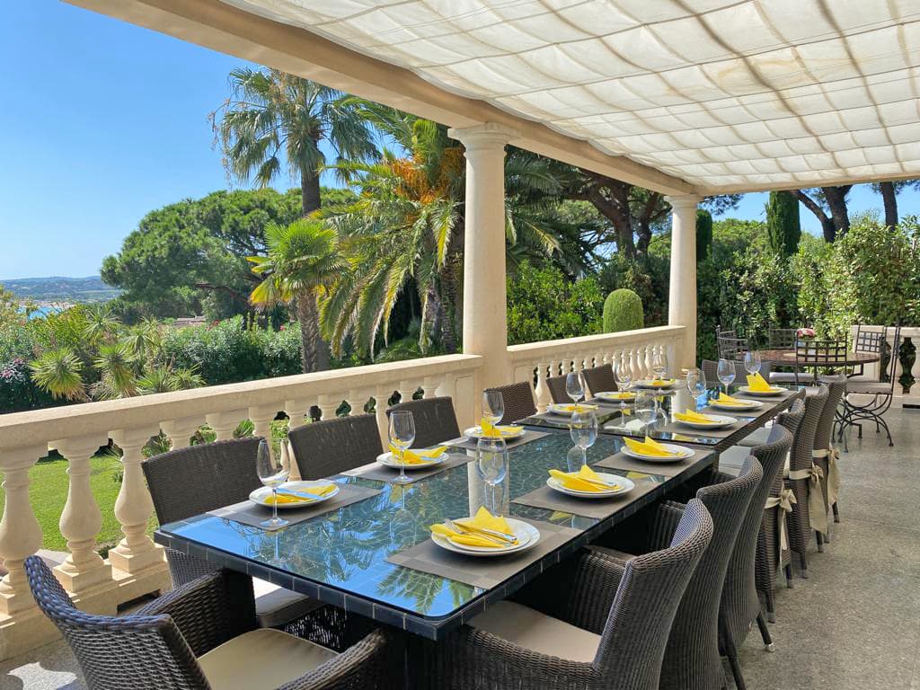 SEA VIEW VILLA - BEACH ON FOOT - PRESTIGIOUS DOMAIN