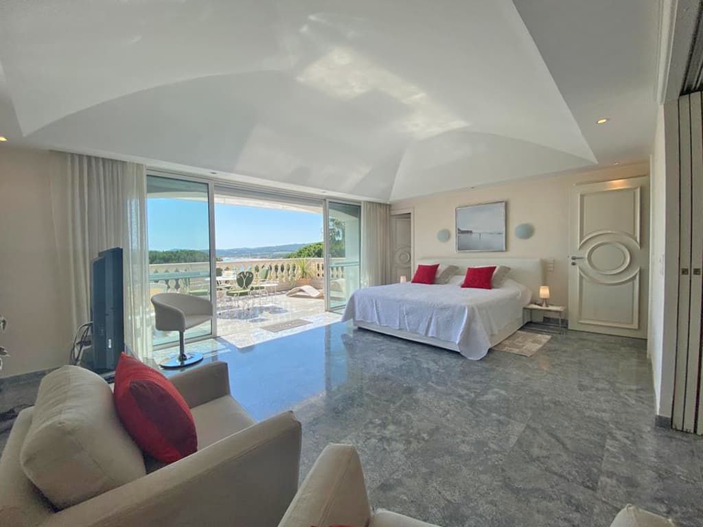 SEA VIEW VILLA - BEACH ON FOOT - PRESTIGIOUS DOMAIN