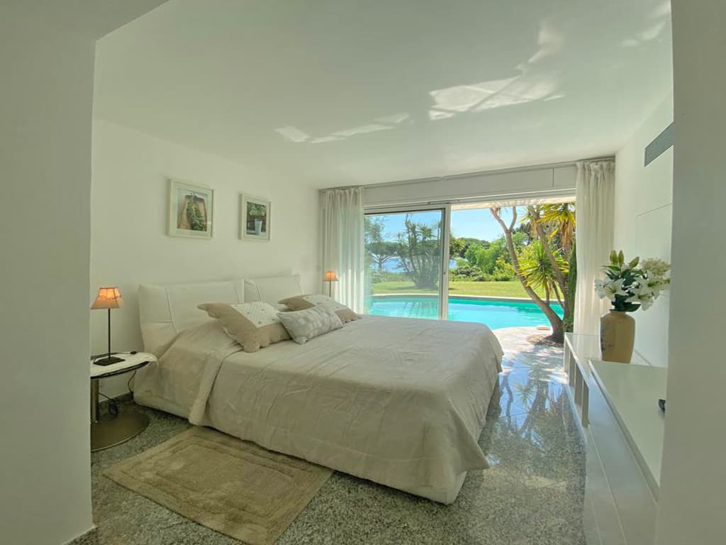 SEA VIEW VILLA - BEACH ON FOOT - PRESTIGIOUS DOMAIN