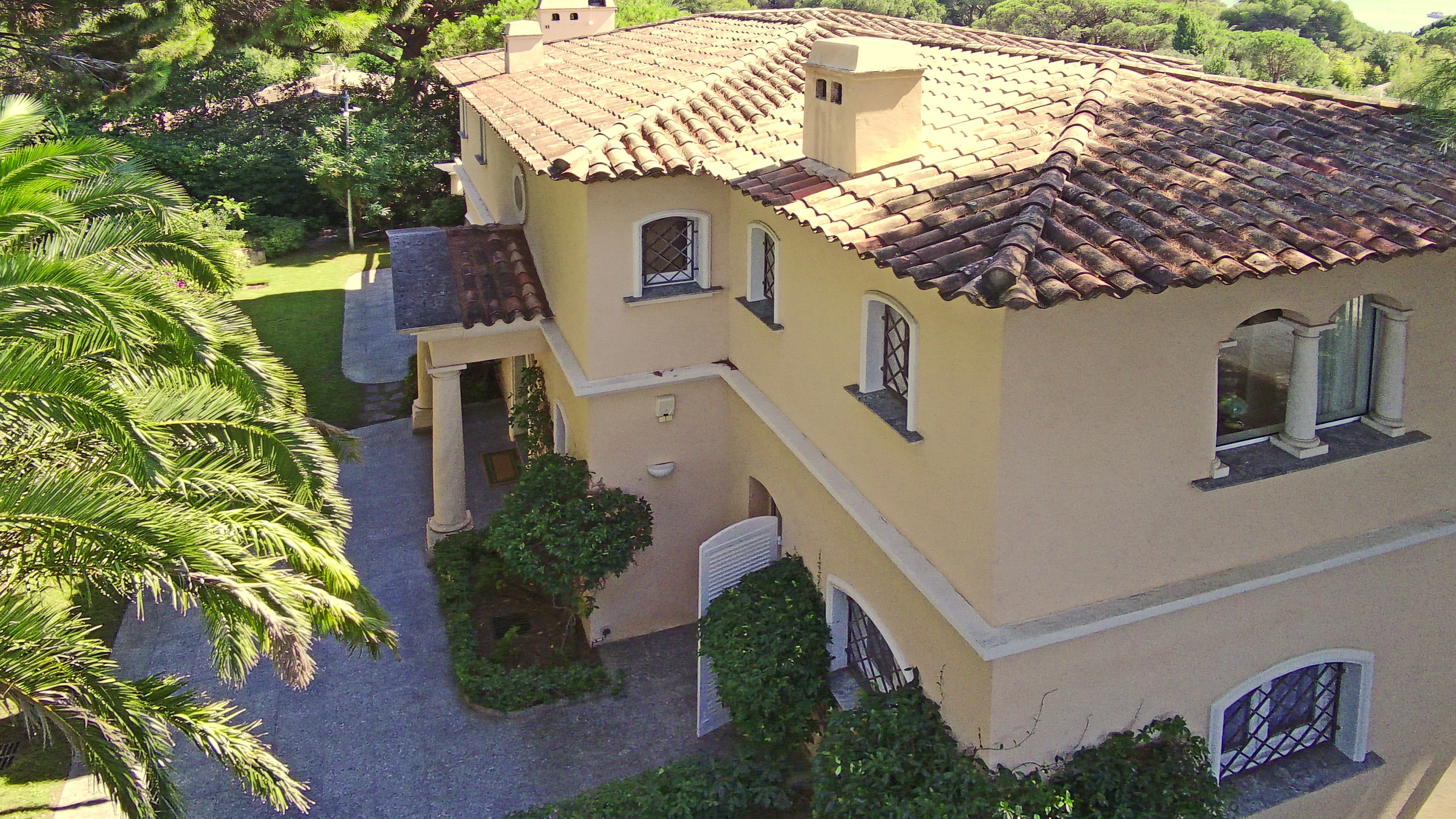 SEA VIEW VILLA - BEACH ON FOOT - PRESTIGIOUS DOMAIN