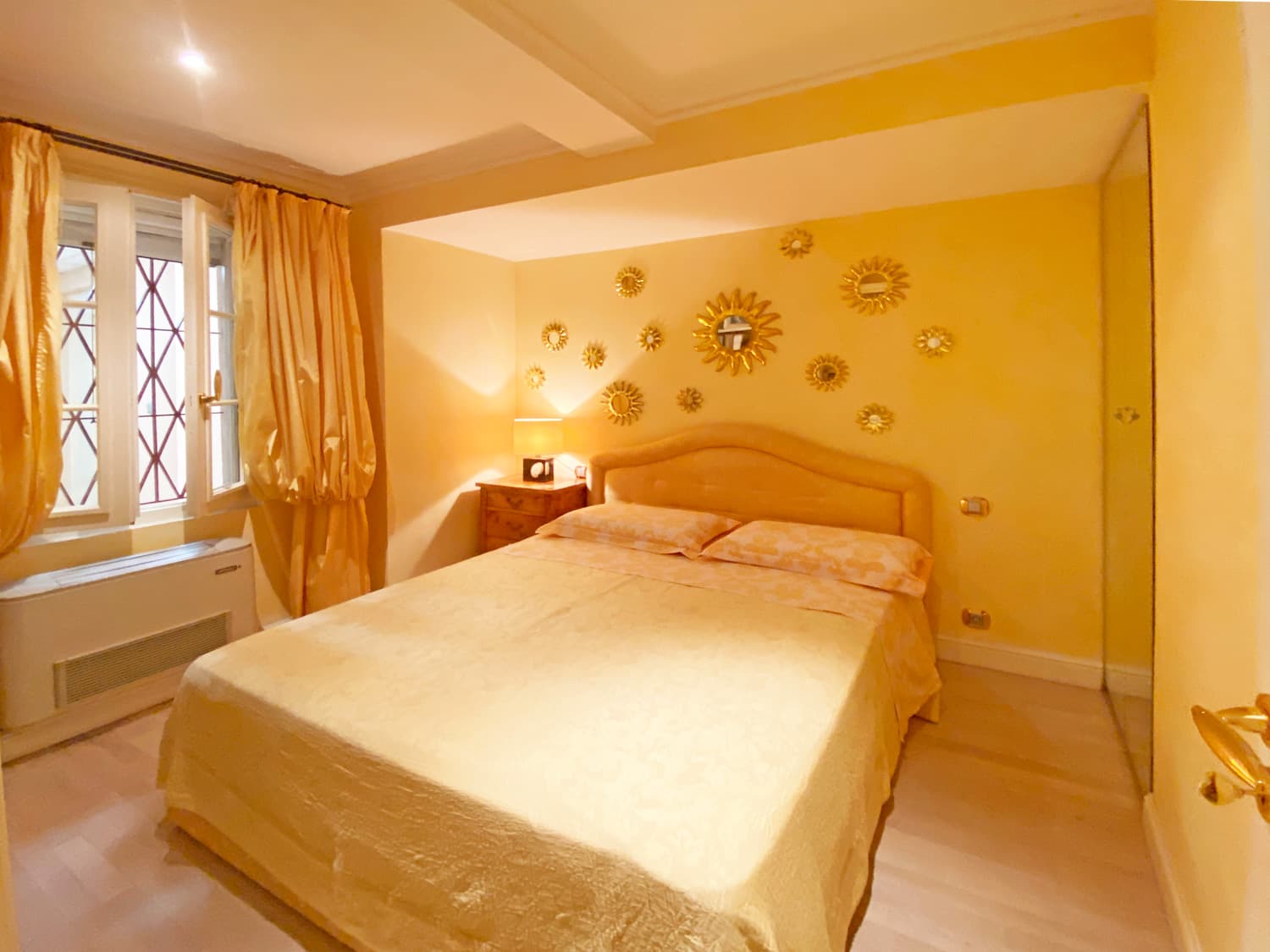 LUXURY APARTMENT IN THE HEART OF ST TROPEZ