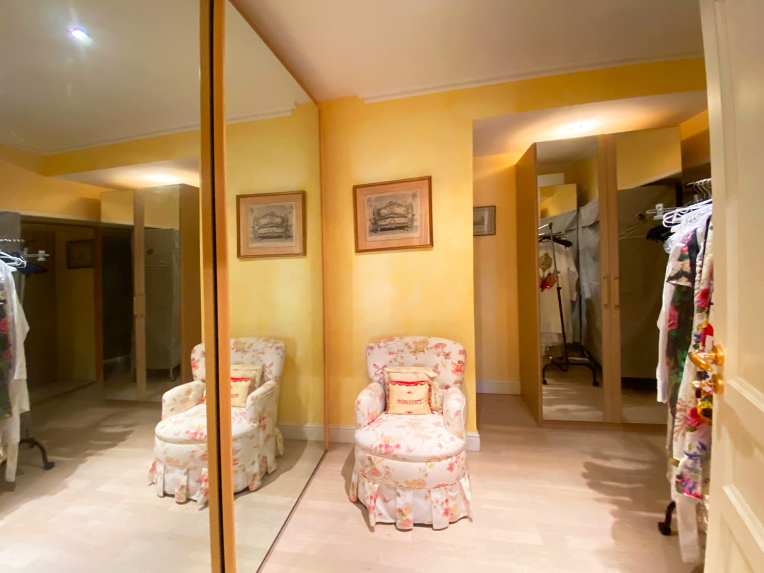 LUXURY APARTMENT IN THE HEART OF ST TROPEZ