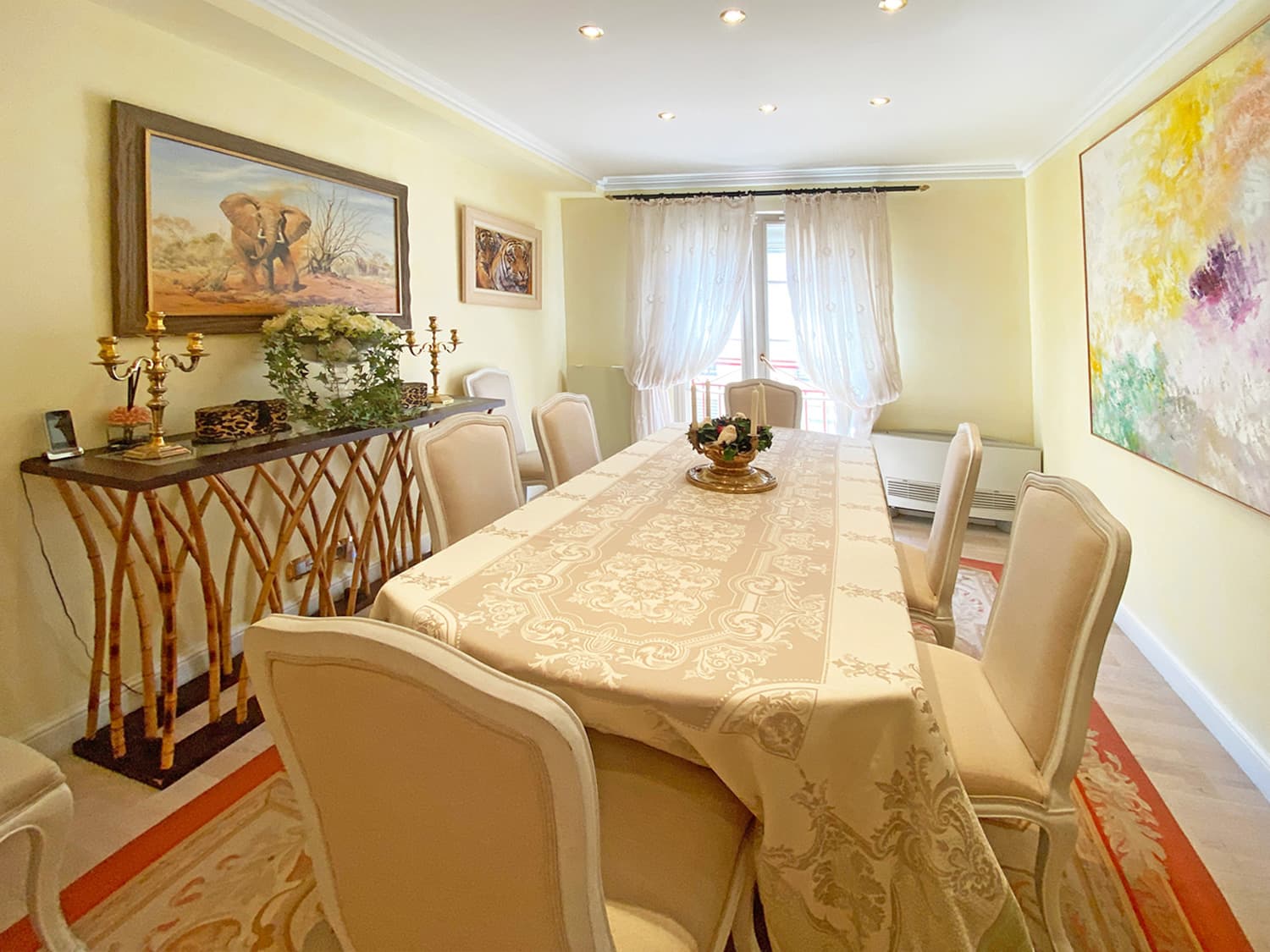 LUXURY APARTMENT IN THE HEART OF ST TROPEZ