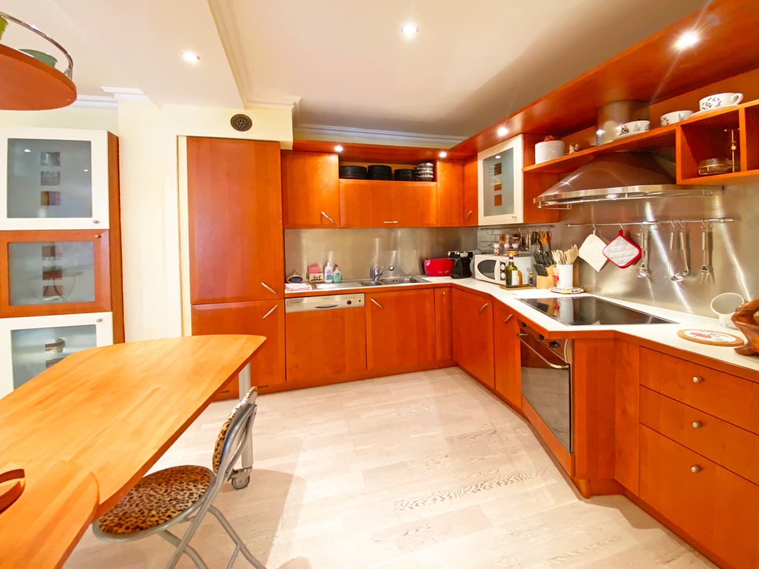 LUXURY APARTMENT IN THE HEART OF ST TROPEZ