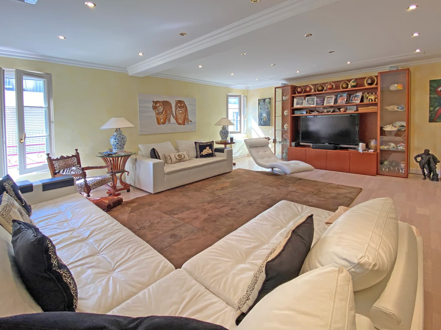 LUXURY APARTMENT IN THE HEART OF ST TROPEZ