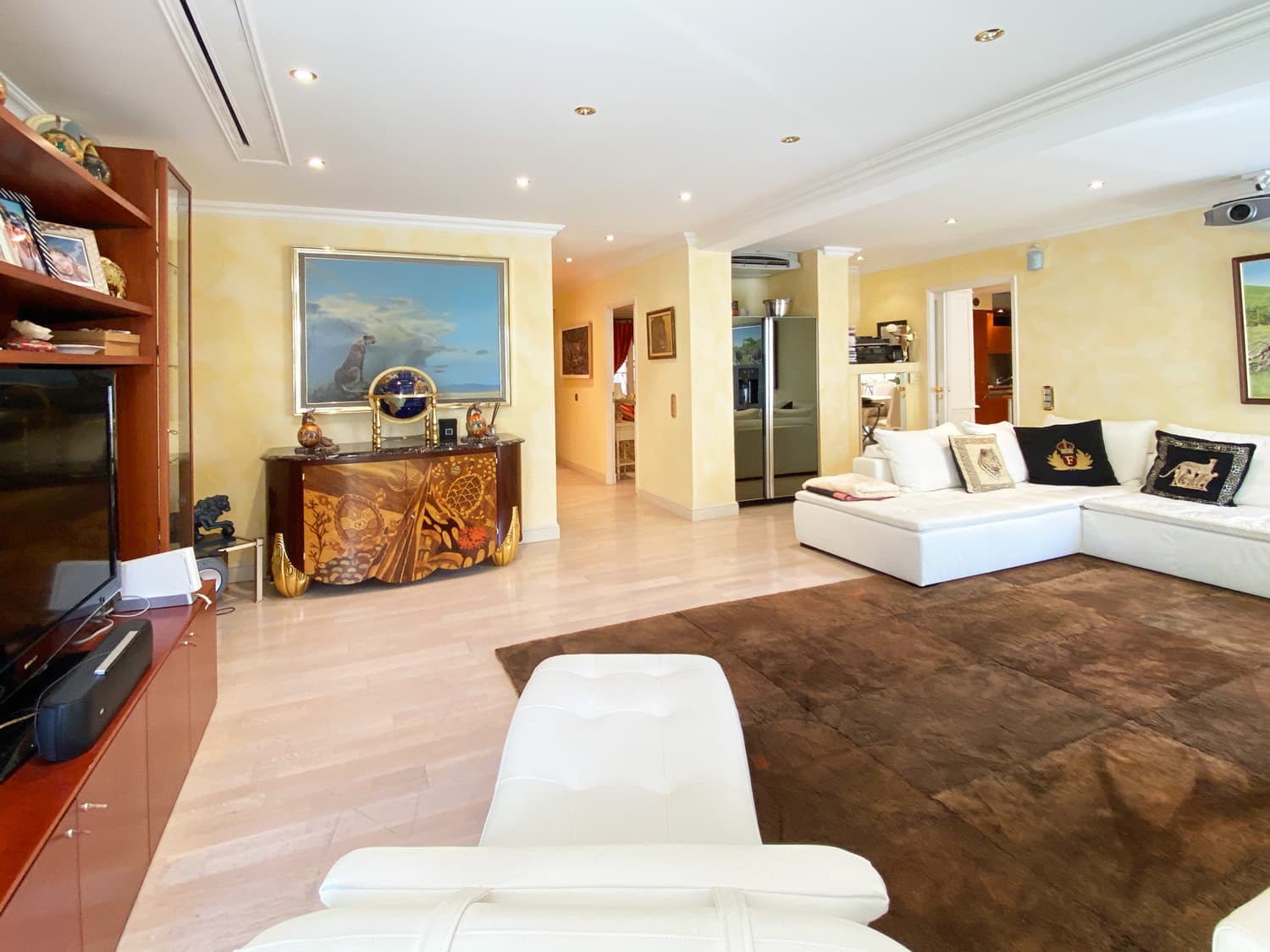 LUXURY APARTMENT IN THE HEART OF ST TROPEZ