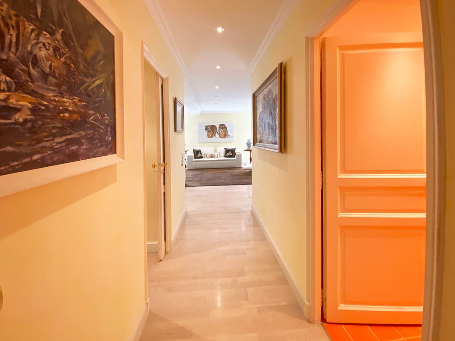 LUXURY APARTMENT IN THE HEART OF ST TROPEZ